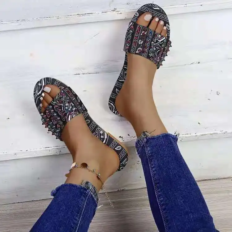 

2021 Summer New Rivet Slippers For Women Ethnic Style Print Flat Sandals Casual Comfortable Female Beach Shoes Slides