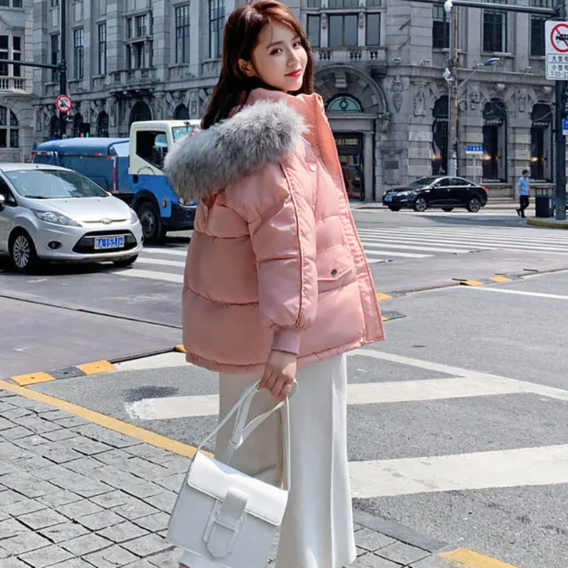Pink Корейский стиль Новая зимняя Женская куртка с меховым воротником однотонная черная белая женская куртка на гусином пуху свободная негабаритная женская короткая парка - Color: Pink