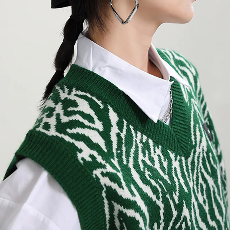 

Johnature 2021 New Fashion All Match Sleeveless V-neck Women Vest Winter Loose Pullover Striped Sweater Vest Women