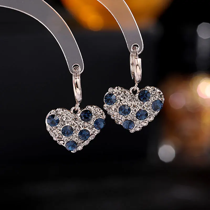 

Korean Fashion Love Heart-shaped Ear Buckle Sweet Temperament Ear Jewelry Heart Rhinestone Drop Earrings for Women Wedding Gift