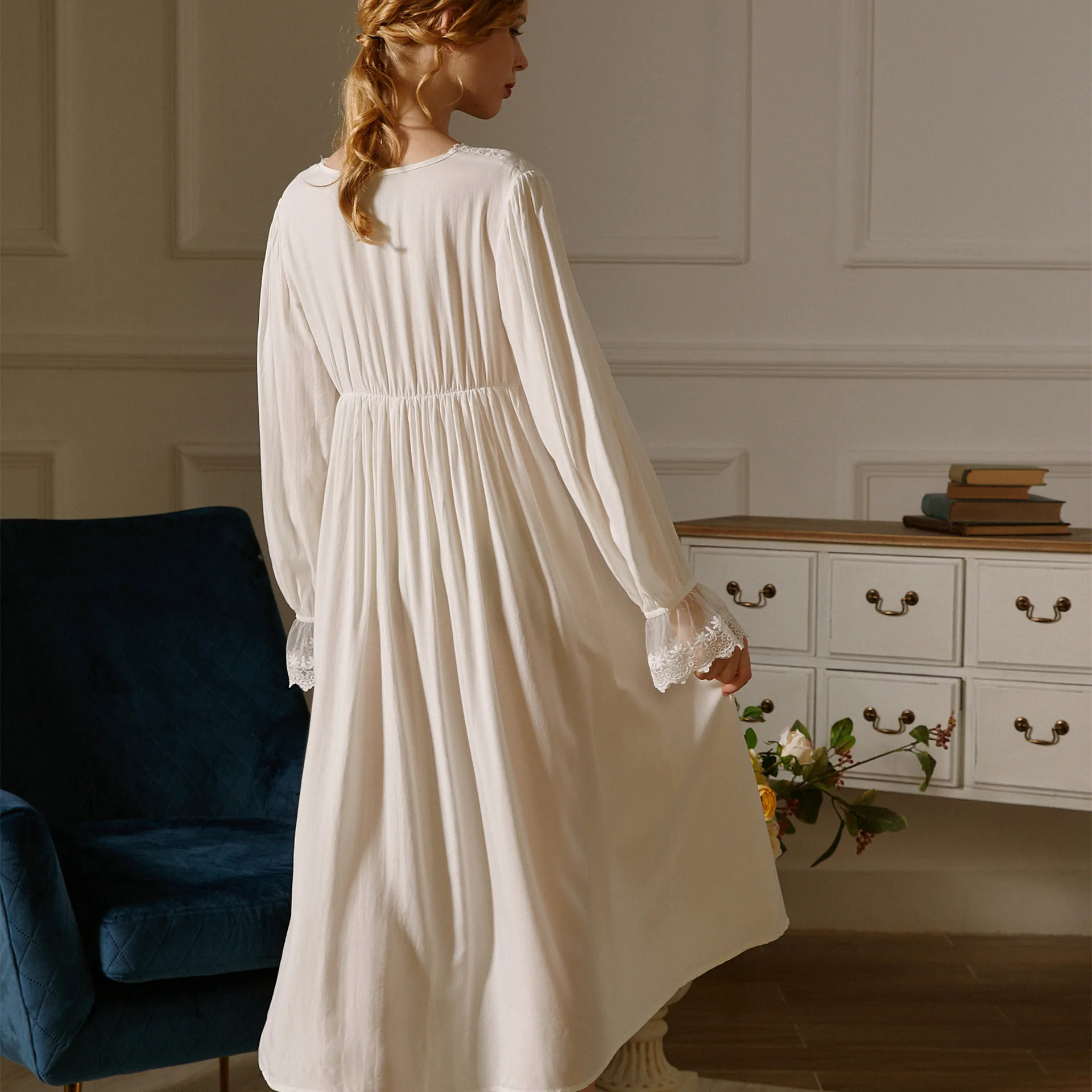 

2021 Spring&Autumn Nightdress New Retro V-neck Lace Princess Lace Nightgown Slimming Long Sleeve Simple Elegant Sleeping Dress