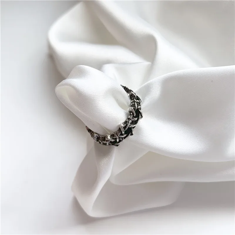 

Temperament of restoring ancient ways do old six-pointed star hollow ring metal braided diablo female rings