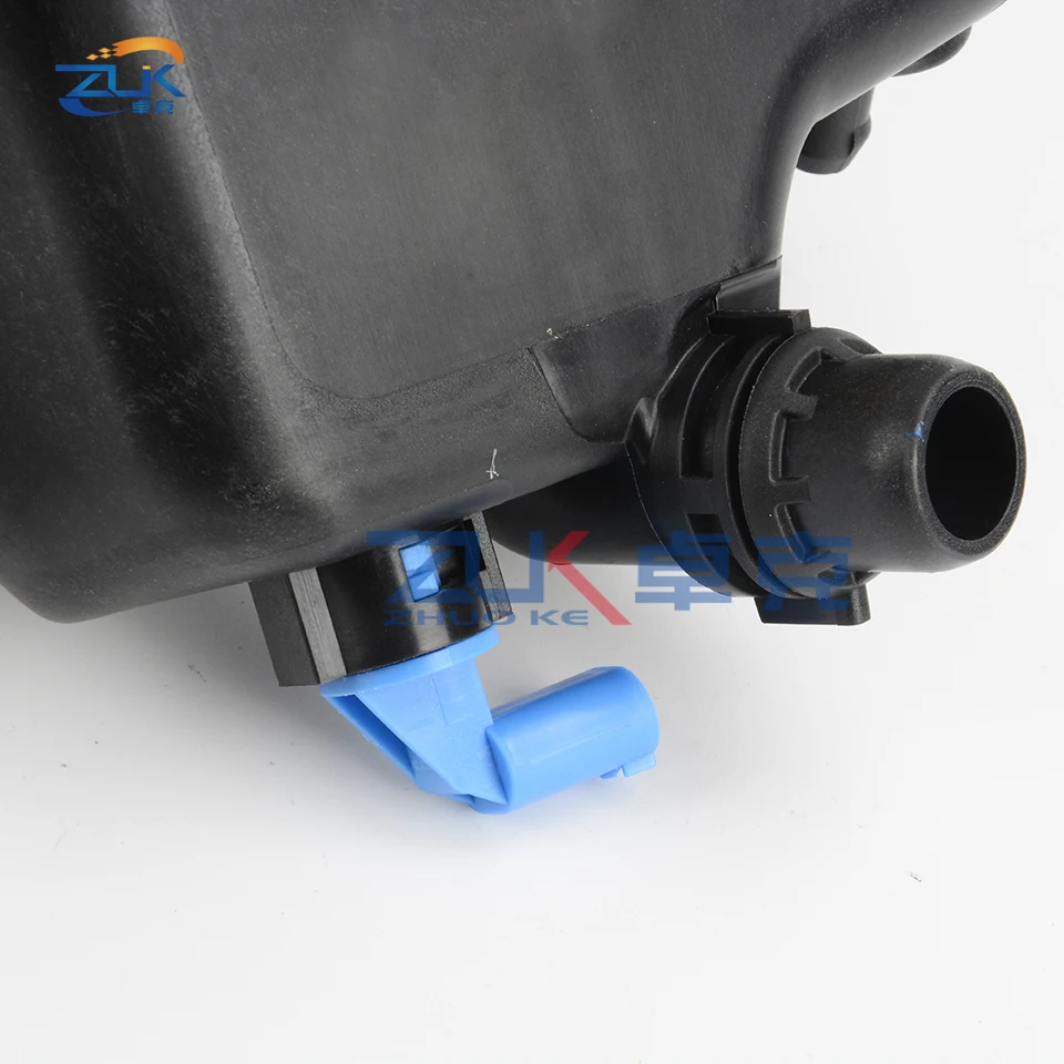 Расширительный бак для охлаждающей жидкости ZUK BMW E88 E82 135 E90 E91 E92 E93 LCI 335 X1 E84