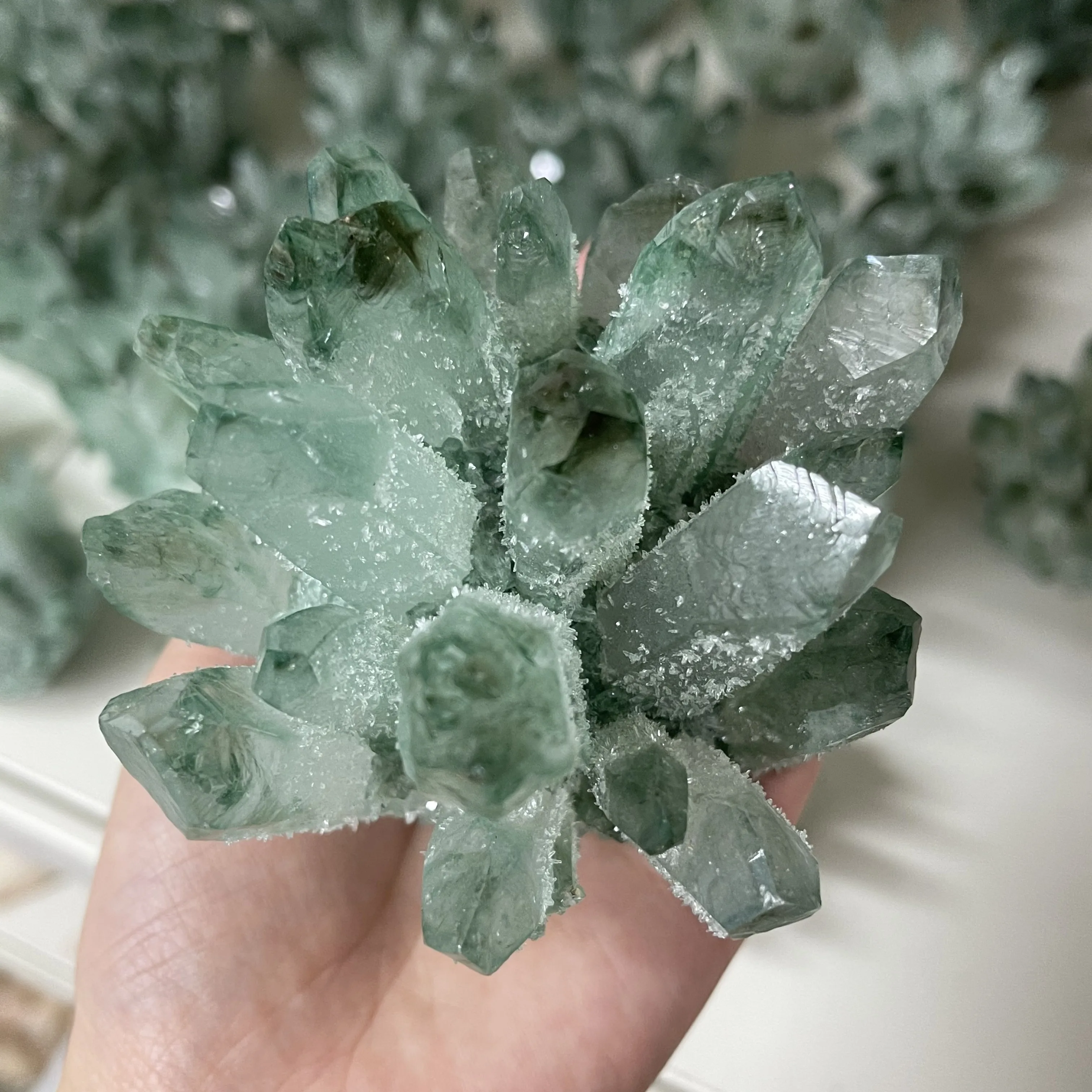 Натуральный зеленый призрак фантомный кварцевый кристалл кластер минеральный