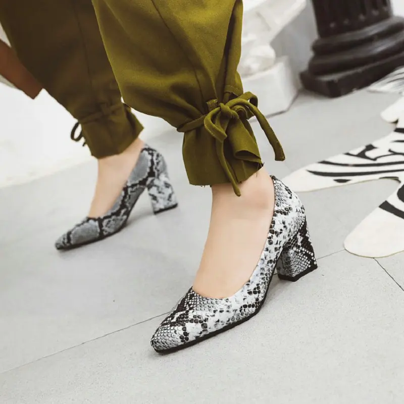 2020 новые пикантные женские туфли лодочки на высоком каблуке с принтом змеиной