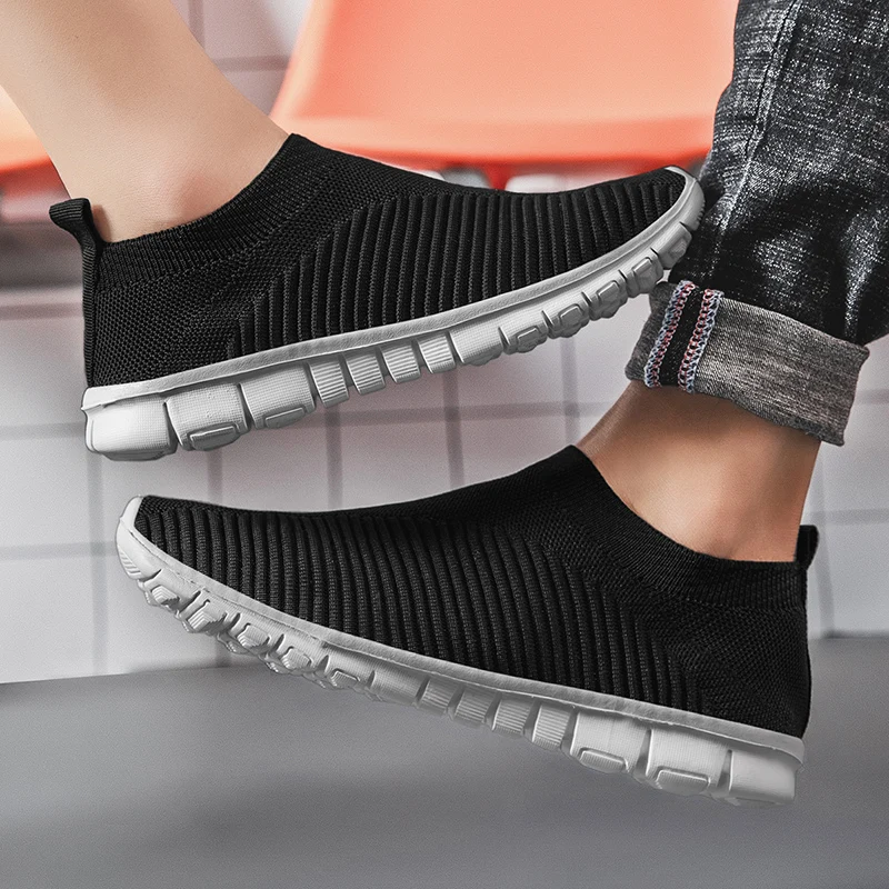 

2022 New Summer Walking Shoes Men's Women's Light Breathable Sneakers Men Casual Shoes Flats Slip-on Sneakers Men Loafers 35-47