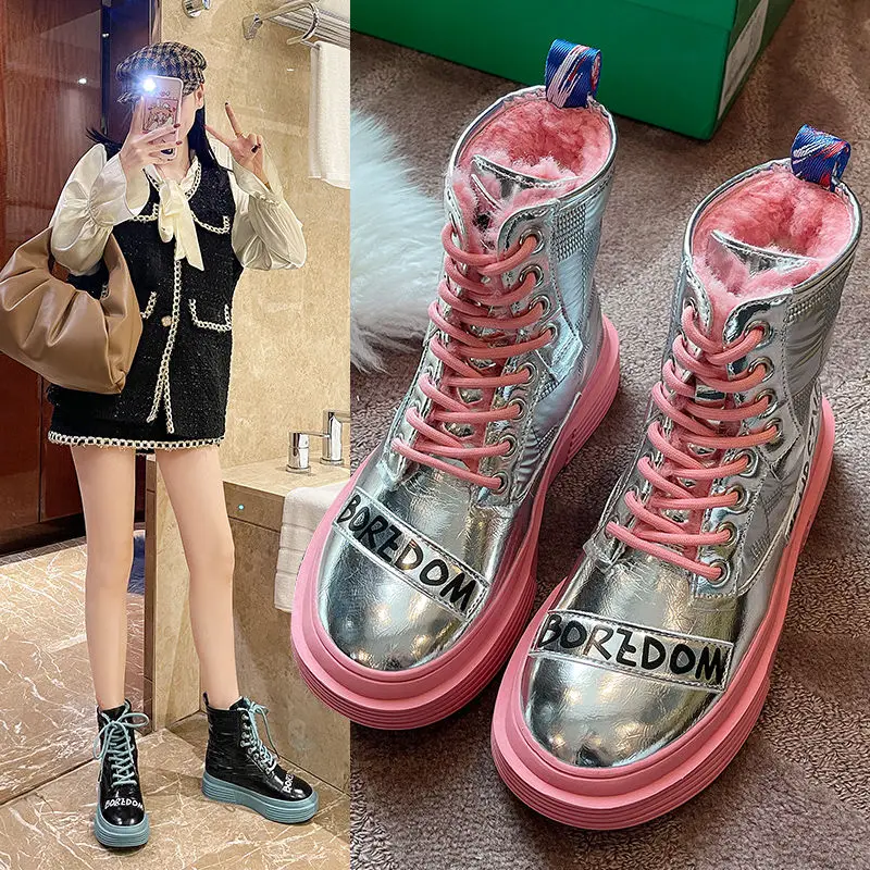 

Красивые мотоциклетные ботинки онлайн-знаменитостей с плоской подошвой в том же абзаце-Модные Ботинки Martin из лакированной кожи