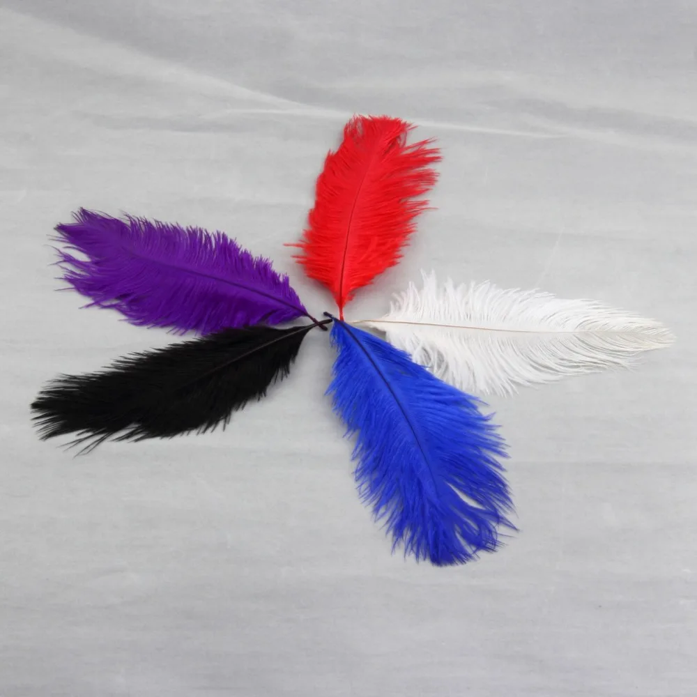 Красочные высококачественные натуральные перья страуса подходят к Рождеству