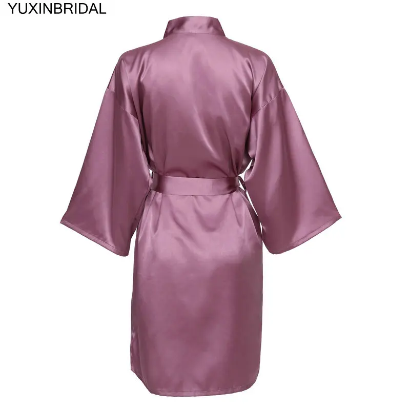 Mauve YUXNBRIDAL Атласный халат для невесты, Свадебный банный халат, одежда для невесты, Свадебный Однотонный женский халат до колена - Цвет: Mauve