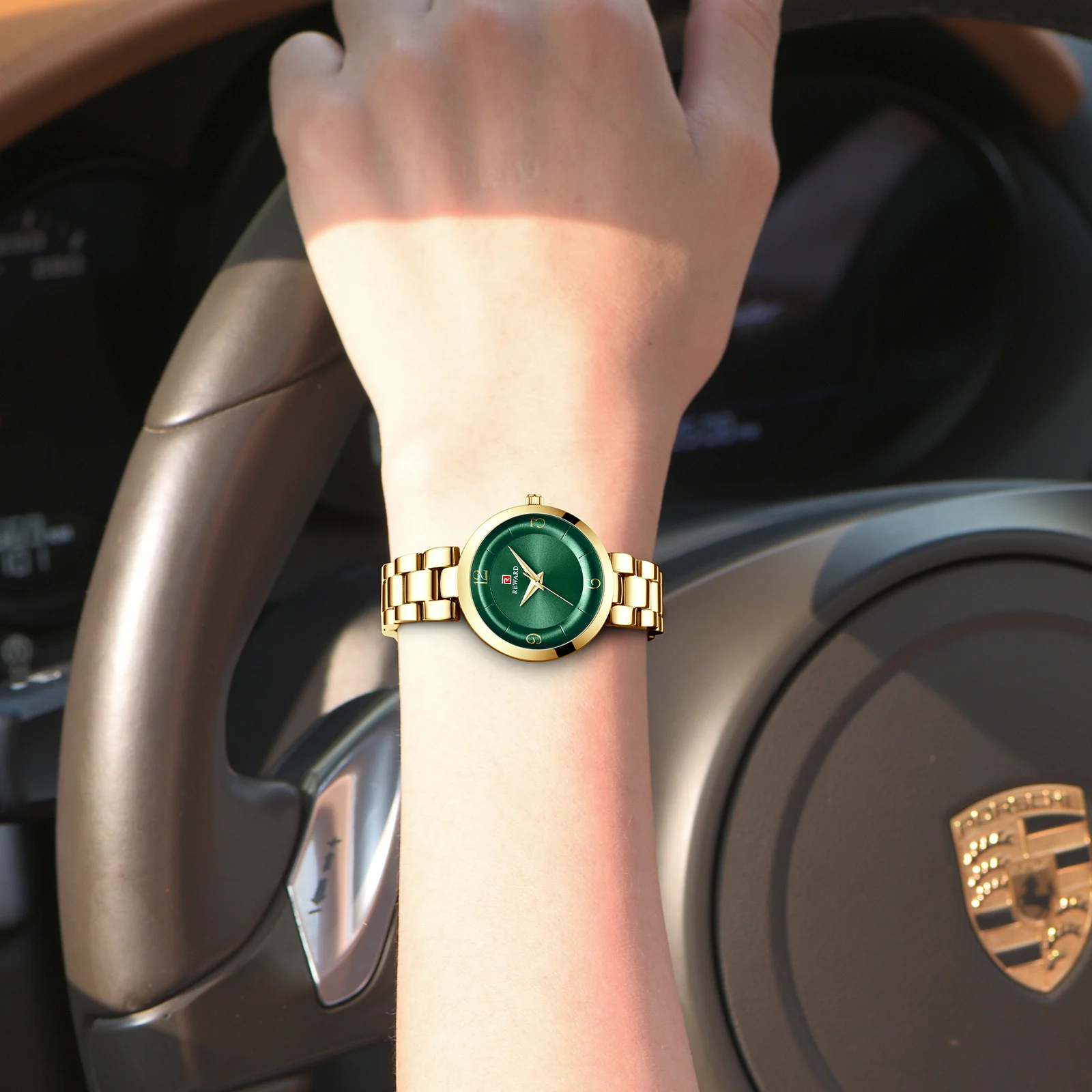 Награда 2019 новые женские часы модные красивые кварцевые из сплава для женщин |