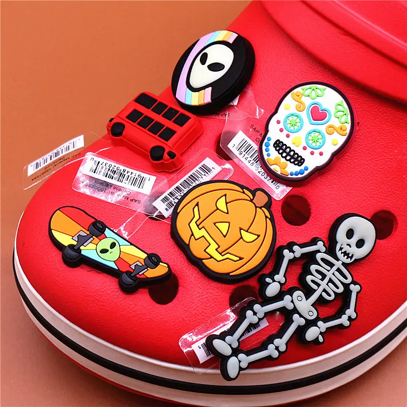 Original PVC Croc Shoe Charms NEW Skeleton Cartoon Bus Alien Pumpkin Lantern Slippers Decorations for Jibz Kids Party Gifts U196