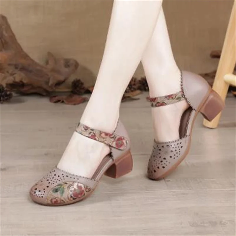 

Сандалии женские из натуральной кожи, босоножки на высоком каблуке, пляжная обувь с ажурными цветами, Размеры 35-41, лето