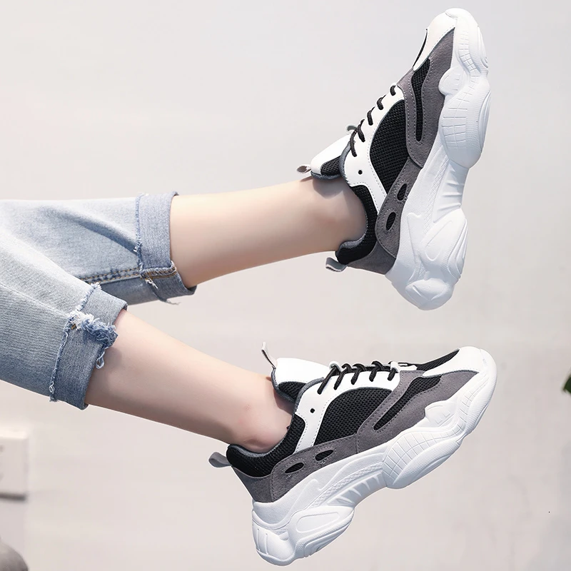 Женские кроссовки столбики Вулканизированная обувь модная женская сетчатая