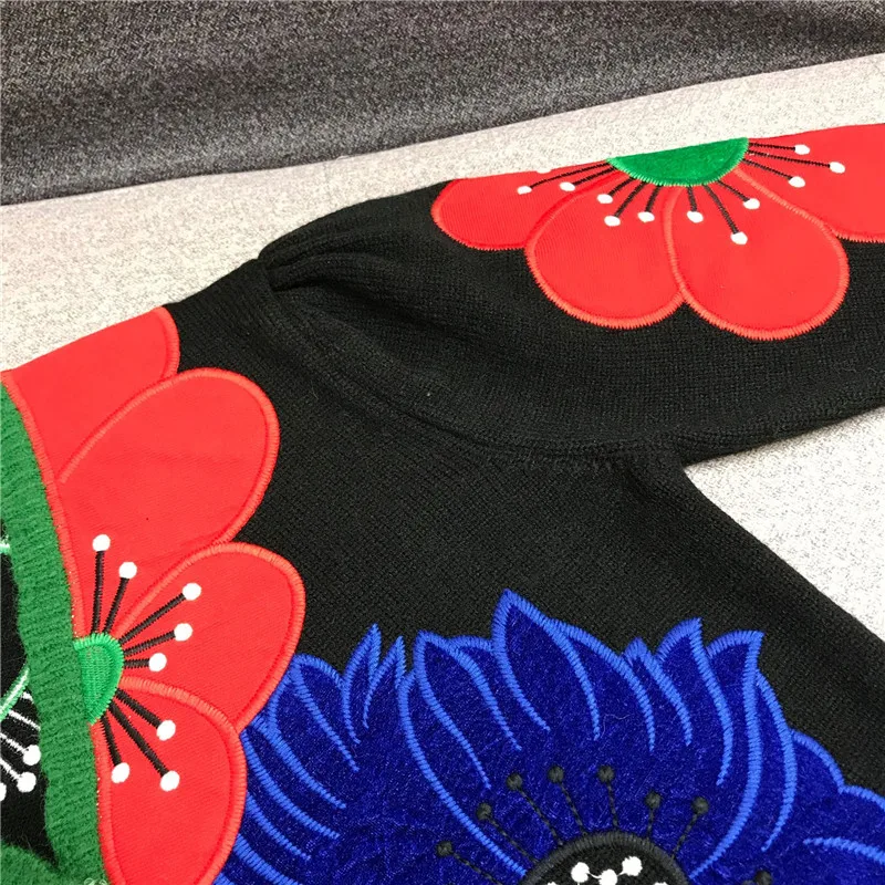 

Retro Socialite Puff Sleeve Elegant Knitted Blusas Top for Women Versatile Contrast Color Floral Button Fashionable Cardigan
