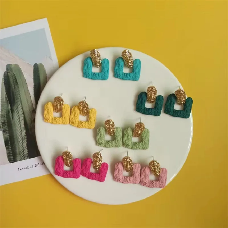 

Новые винтажные квадратные металлические серьги для женщин, золотые классические украшения, роскошные вечерние необычные серьги для девоч...