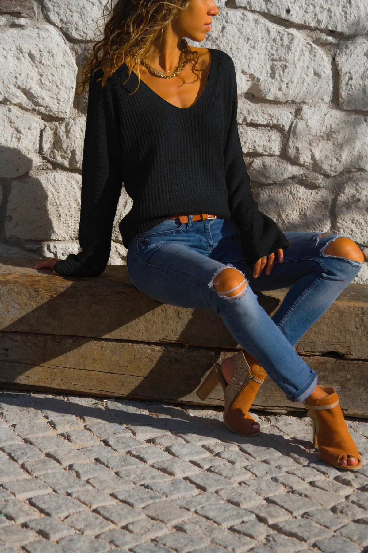 Женский трикотажный свитер с V-образным вырезом черный красный или синий