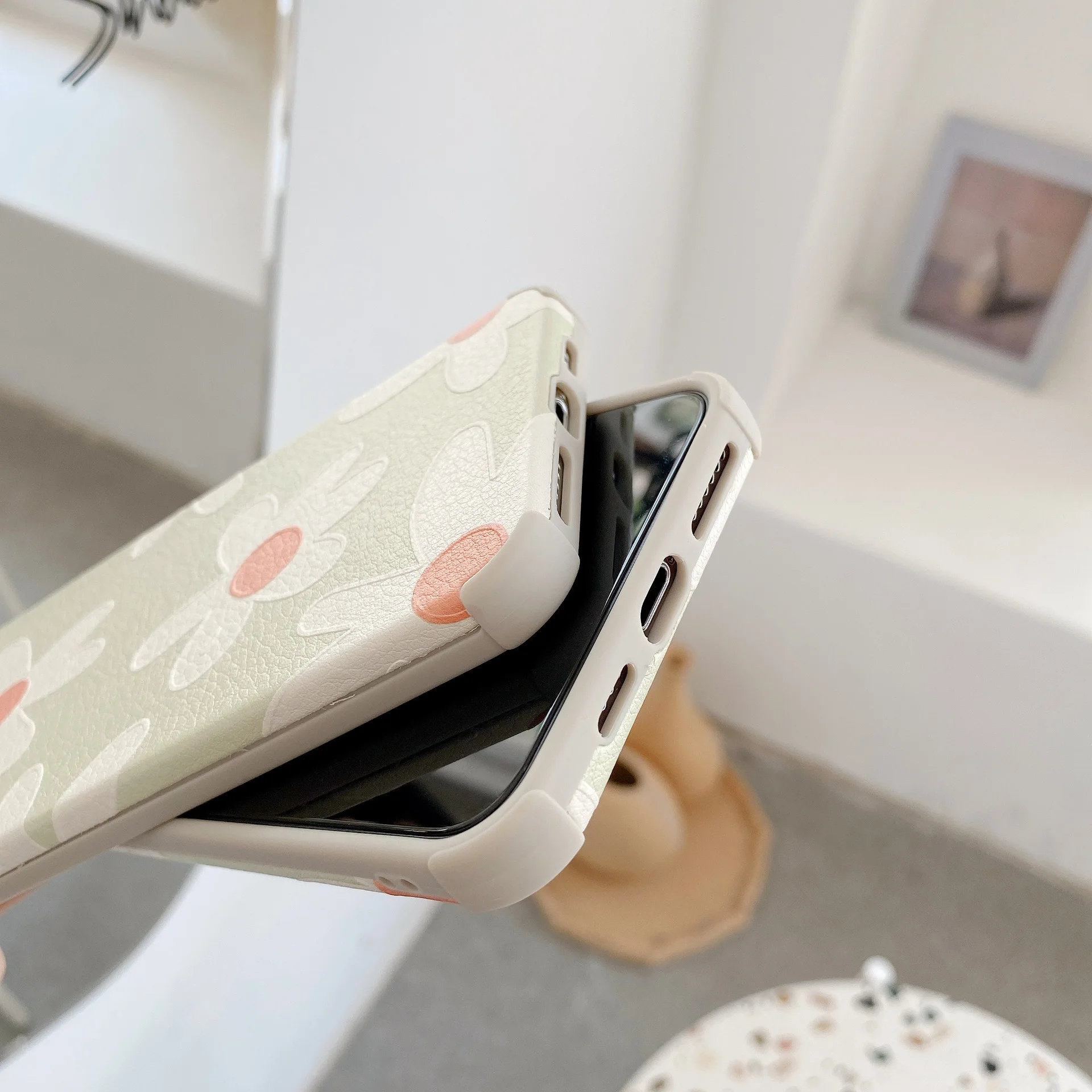 

Fashion Fresh Flower Phone Drop-Resistant Protective Case Female Case for iPhone 8 Plus Case for iPhone 11