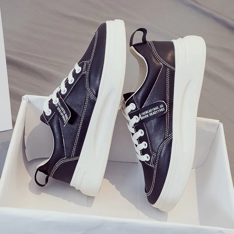 Женские кроссовки из искусственной кожи белые легкие на плоской подошве весна 2021