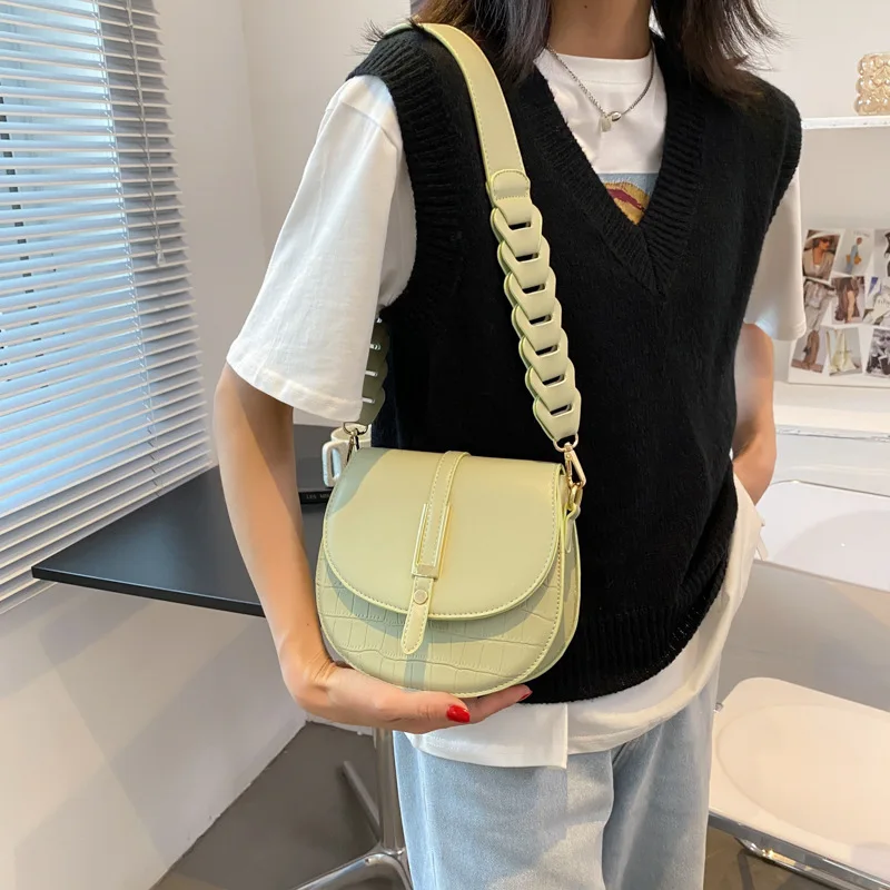 

2021 new ins tide fashion saddle bag Korean version of the wild small bag female high-end sense single shoulder messenger bag