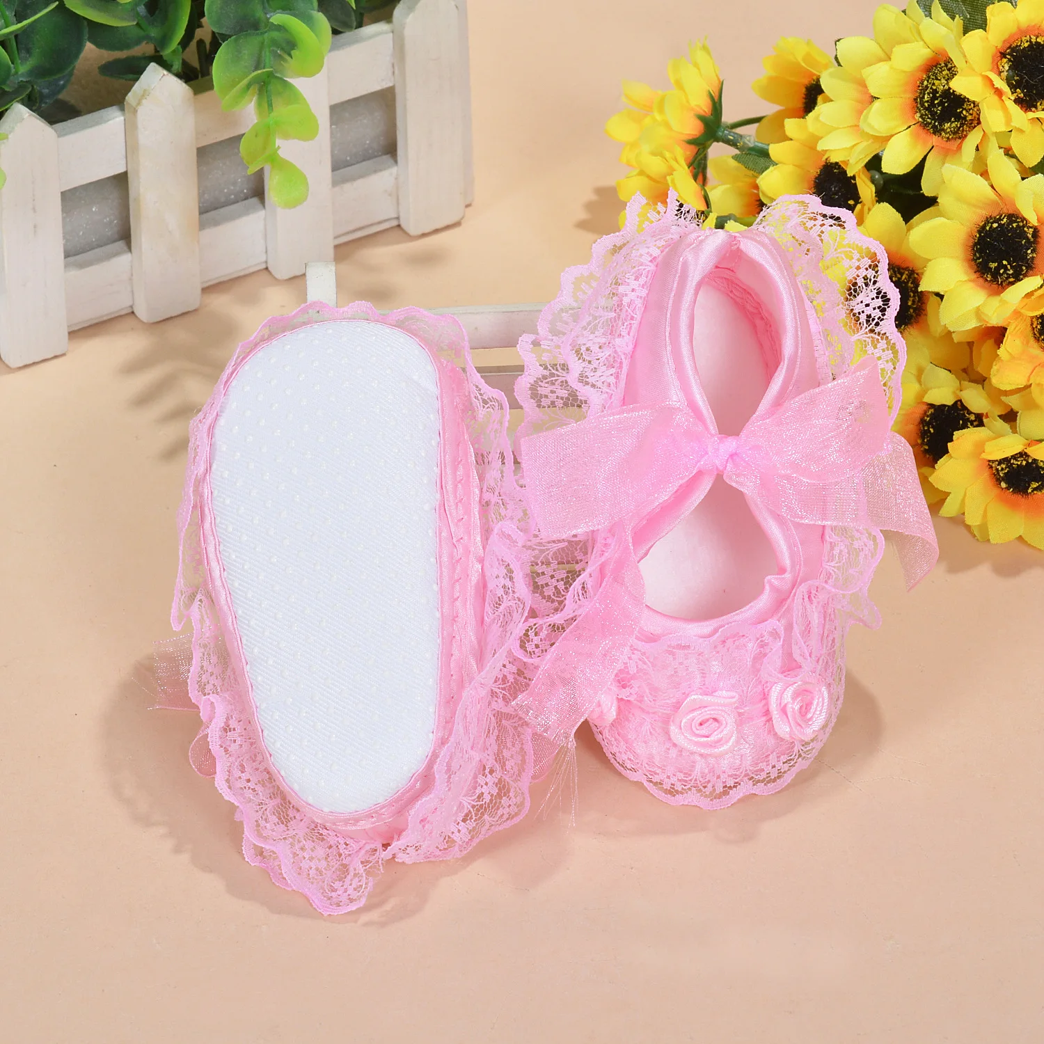 Обувь для новорожденных девочек обувь с кружевными цветами на мягкой подошве