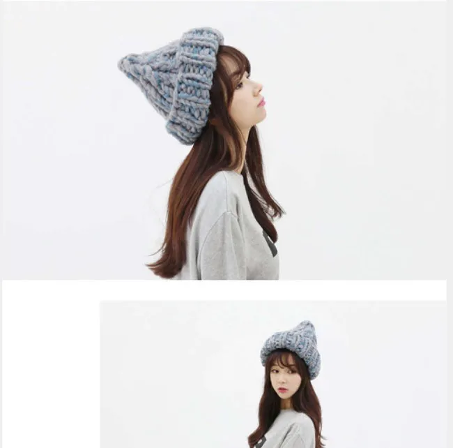 Вязаная Шапка-бини треугольная разных цветов с толстой нитью ручной работы