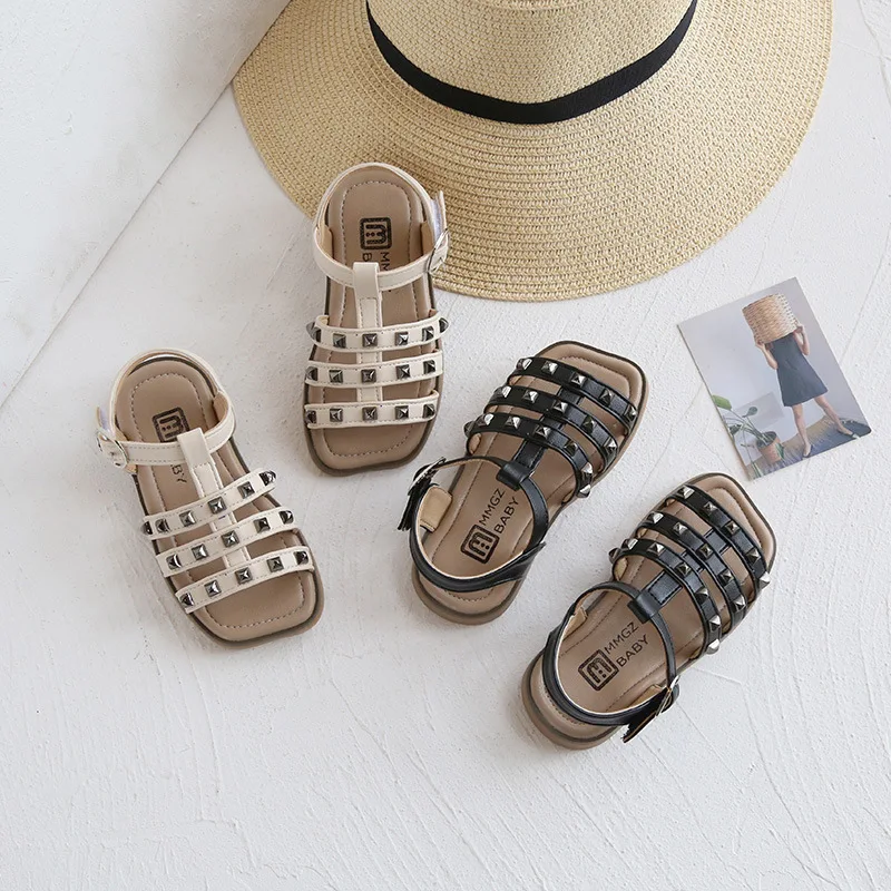 

2021 Stylish Girls T-tied Strap Sandals Fashion Square Toe Kids Shoes for Girl Sandals Rivets Summer Beach Wear for Girl E11144