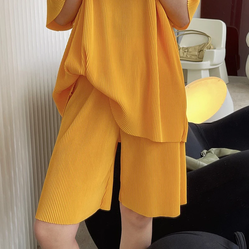 

TWOTWINSTYLE Pure Color Pants For Female High Waist Slimming Ruched Women's Casual Wide Leg Straight Shorts Fashion 2021