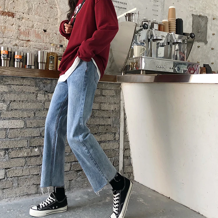 Женские расклешенные джинсы 2020 Осенние укороченные с потертым подолом для