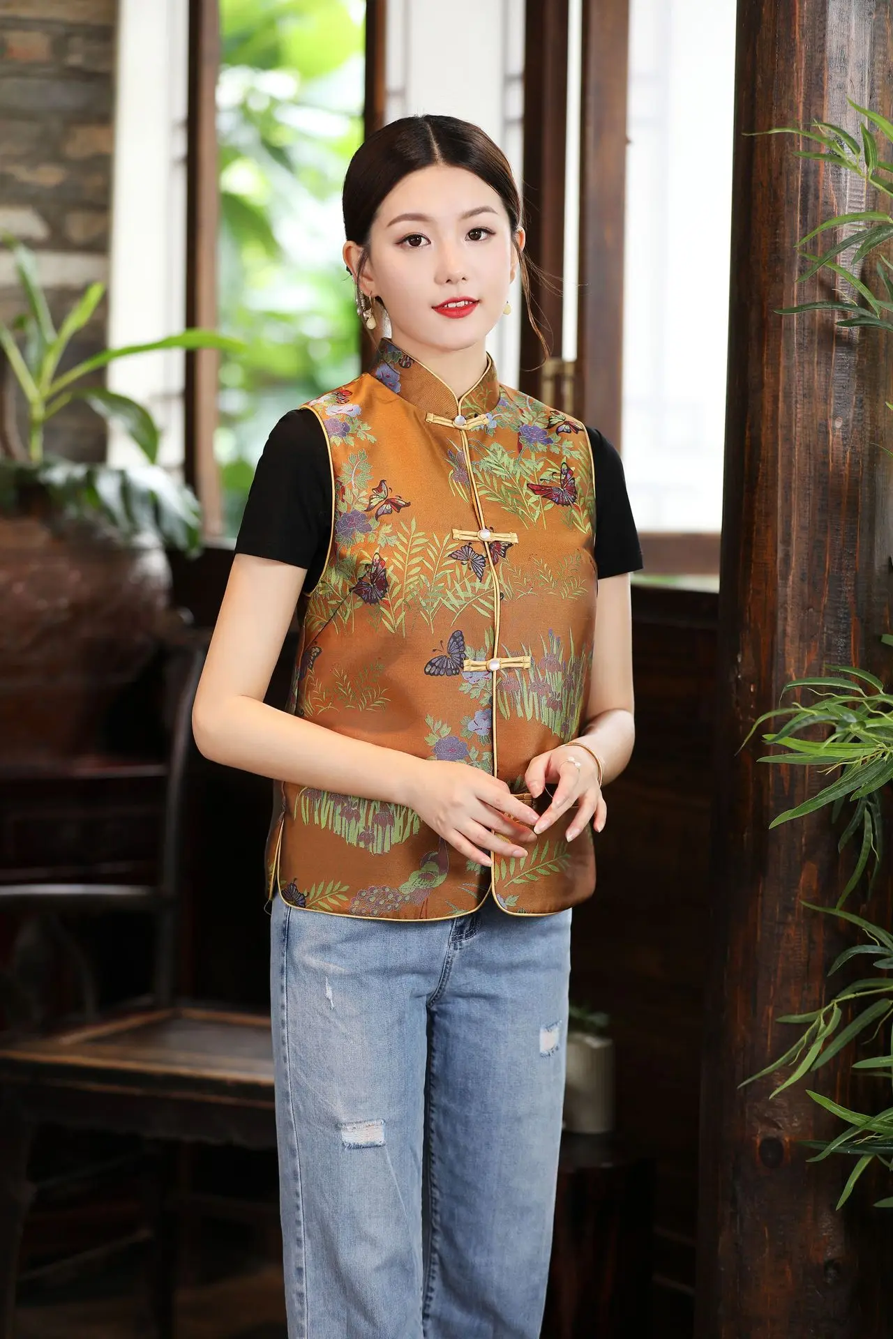 Chinese clothing top mandarin collar embroidery vest for women | Тематическая одежда и униформа