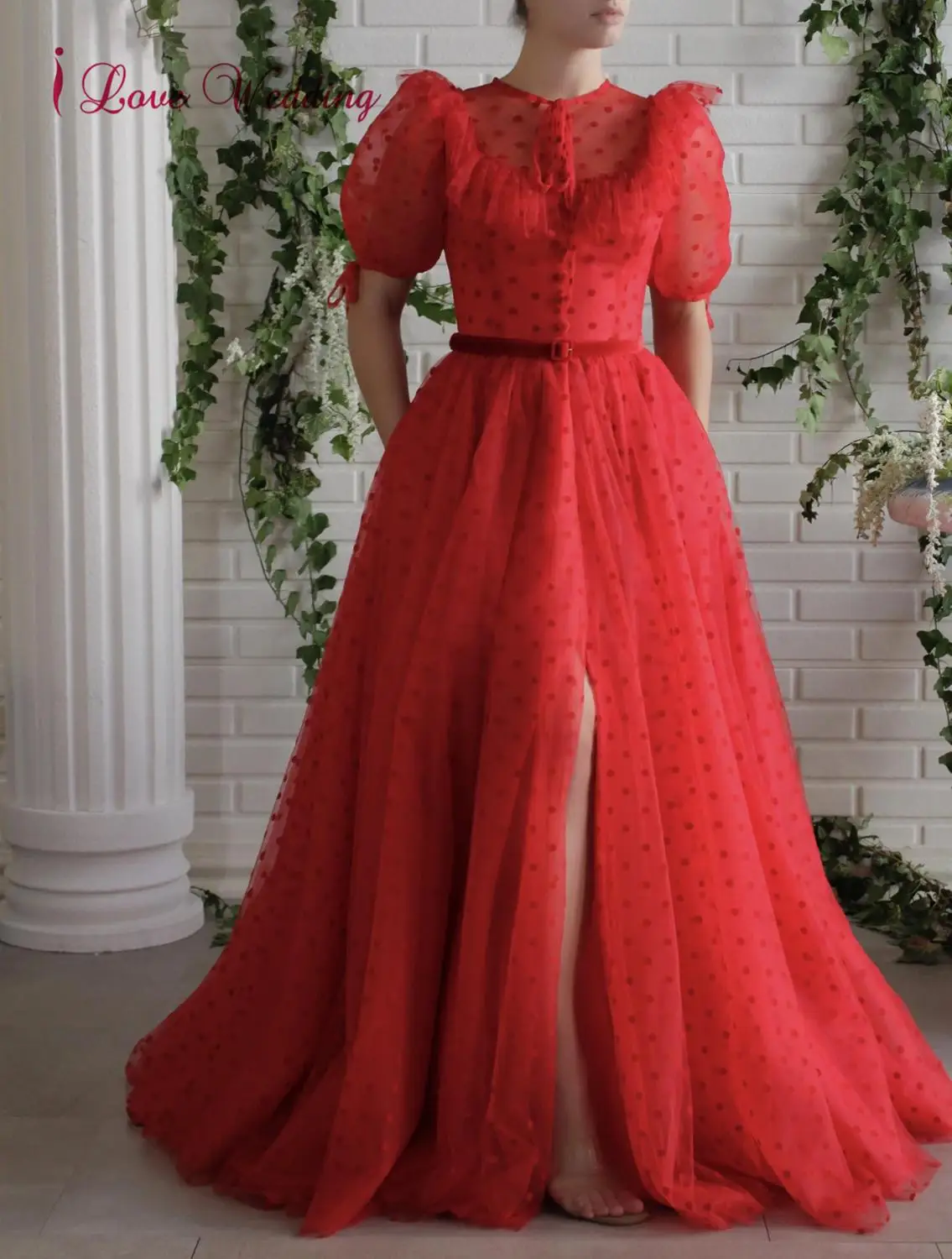 Великолепное красное платье для выпускного вечера с длинным рукавом