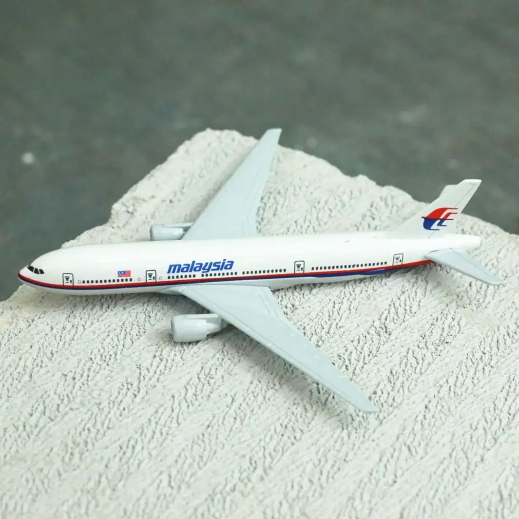 

Malaysia Airlines B777 Aircraft Model 15cm Alloy Aviation Collectible Diecast Miniature Ornament Souvenir Toys