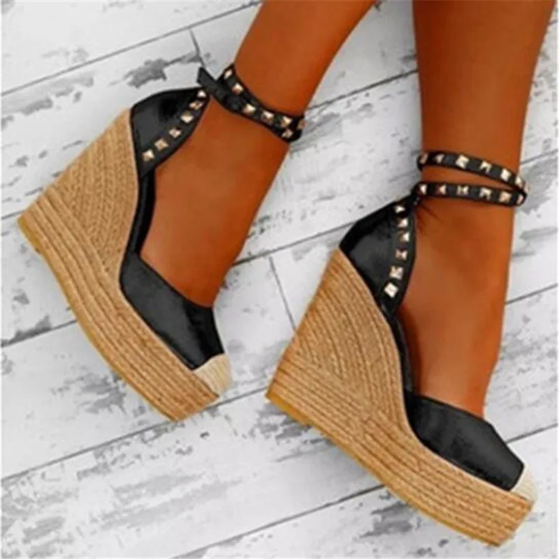 Летняя женская обувь; chaussure; женские пикантные Босоножки на платформе и танкетке; туфли-лодочки с открытым носком и перекрестной шнуровкой; Женская обувь в стиле панк с заклепками; zapatos mujer