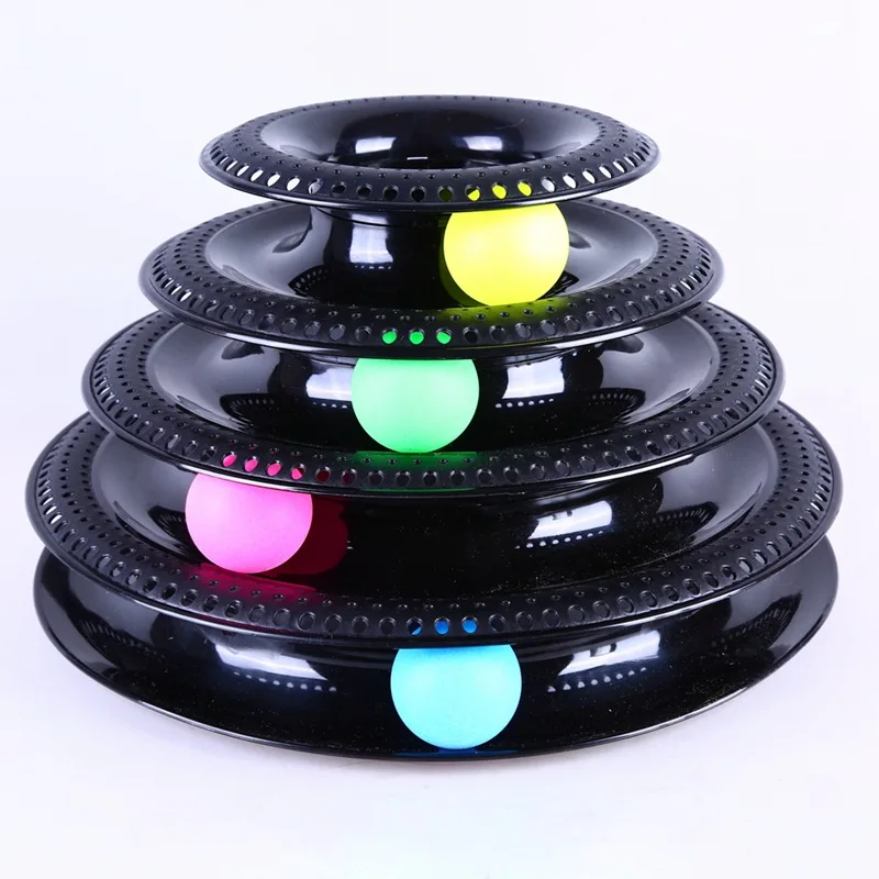 Забавная разноцветная пластиковая башня в виде разноцветной кошки с шариками