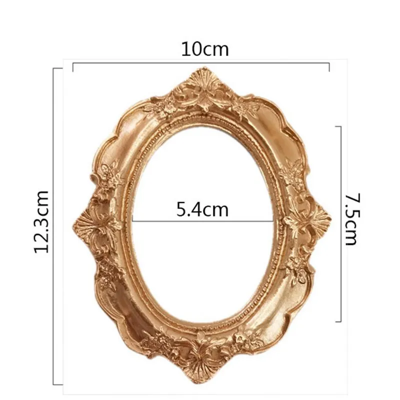 

Vintage Golden Pendant Photo Frame For Picture Retro Carved Picture Display Photo Props Frame Ornaments Doll House Accessories