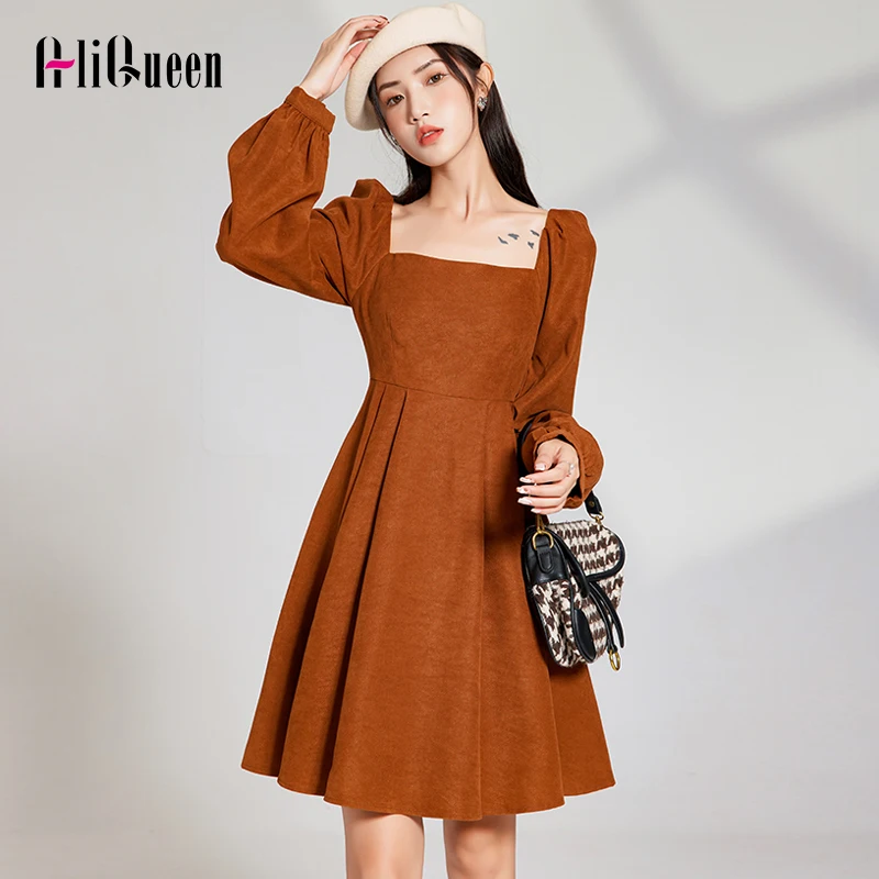 

Женское платье-трапеция с длинным рукавом-фонариком и квадратным вырезом