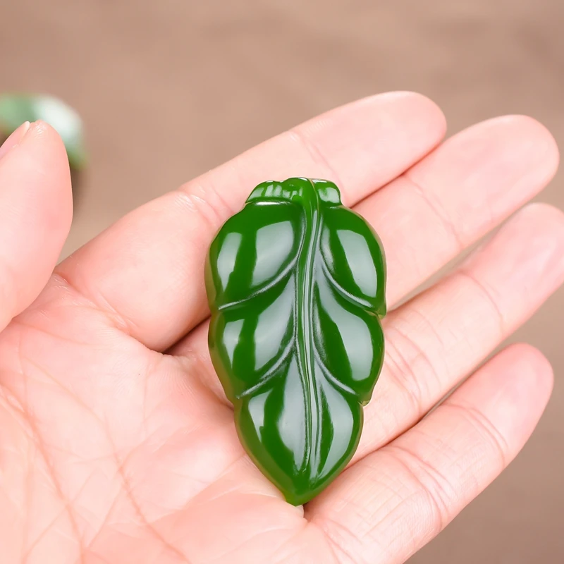 

CHINESE GREEN JADE LEAF PENDANT NECKLACE CHARM JEWELLERY FASHION ACCESSORIES HAND-CARVED AMULET GIFTS FOR WOMEN HER
