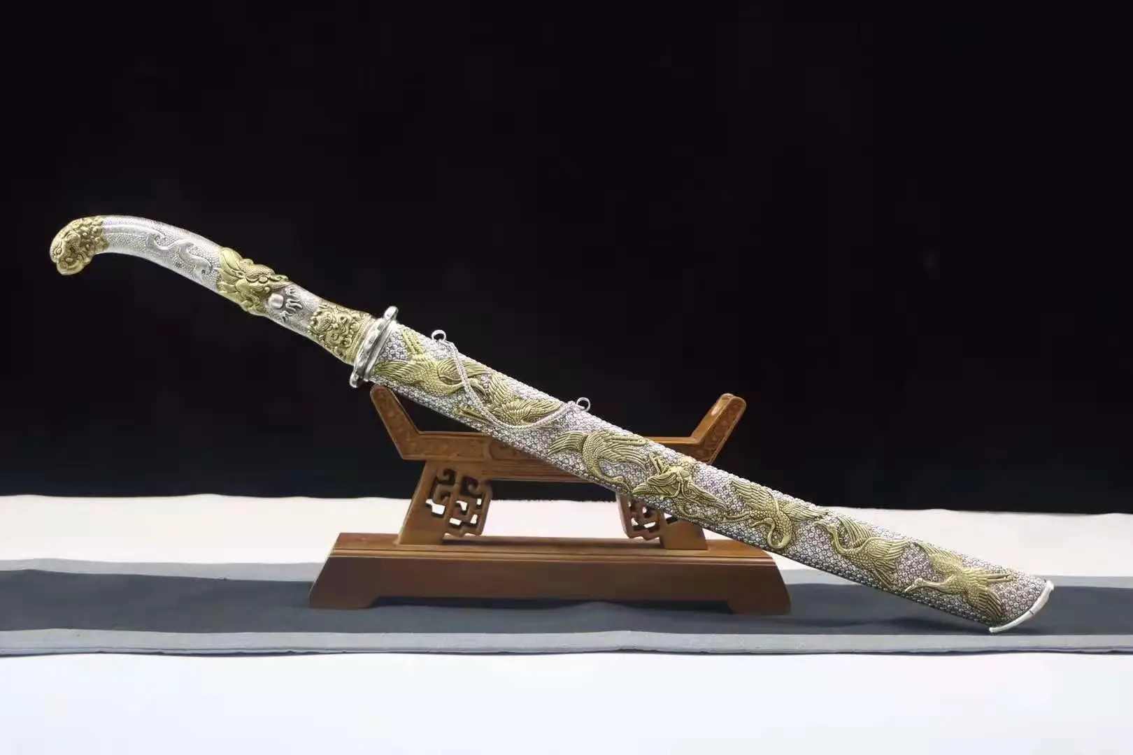 

Shenhe Tibetan sword in Western Regions