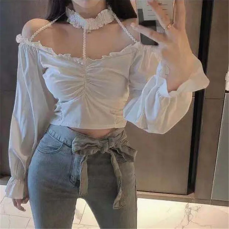 Camisa blanca con cuello colgante para mujer, blusa sexy de manga larga con hombros descubiertos, tops cortos de nicho para otoño, 2021