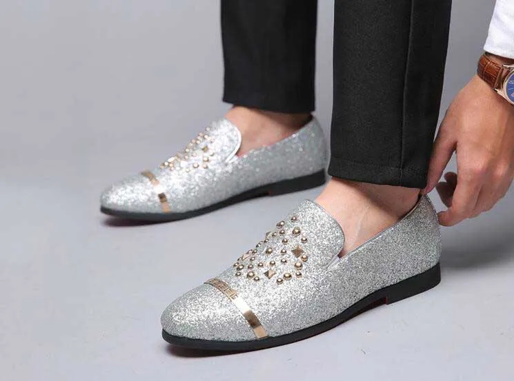 Новинка Модные мужские серебристые кожаные туфли с заклепками Туфли оксфорды на