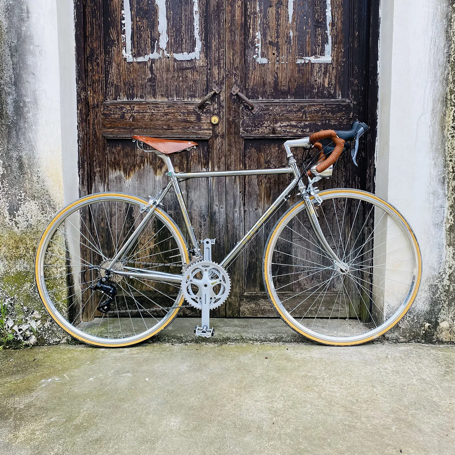 

Шоссейный велосипед, 16 скоростей, двойной V-тормоз, велосипед 51 см, рама 4130, хромомомолибденовая сталь, серебристый дорожный велосипед, завер...