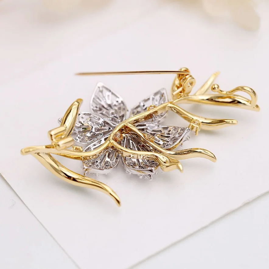 

Fashion Flower Brooch Zircon Flower Woman Temperament Personalized Pin Decoration Wild Brooch Jewelry Simple Ornament
