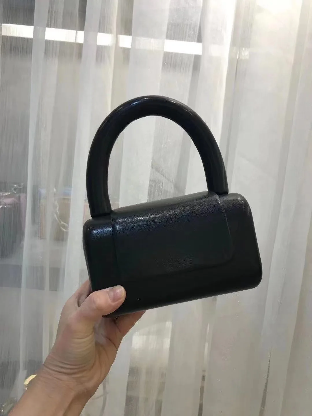 

2021 new summer trend with the same Gigi mini hand to improve quality leather all-match messenger bag women