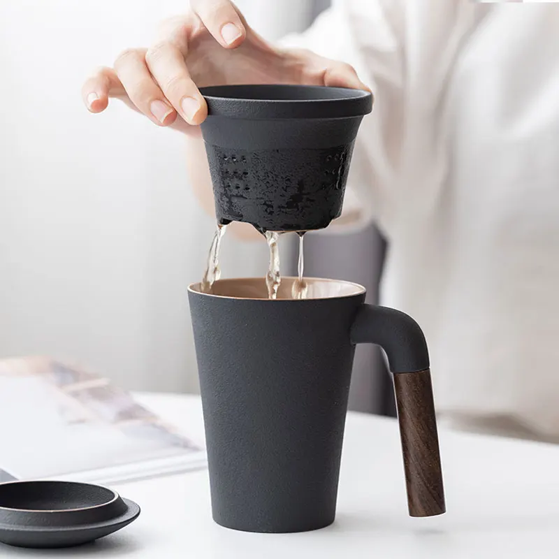 Керамическая чайная чашка с фильтром для крышки деревянной ручкой в офис ТВ
