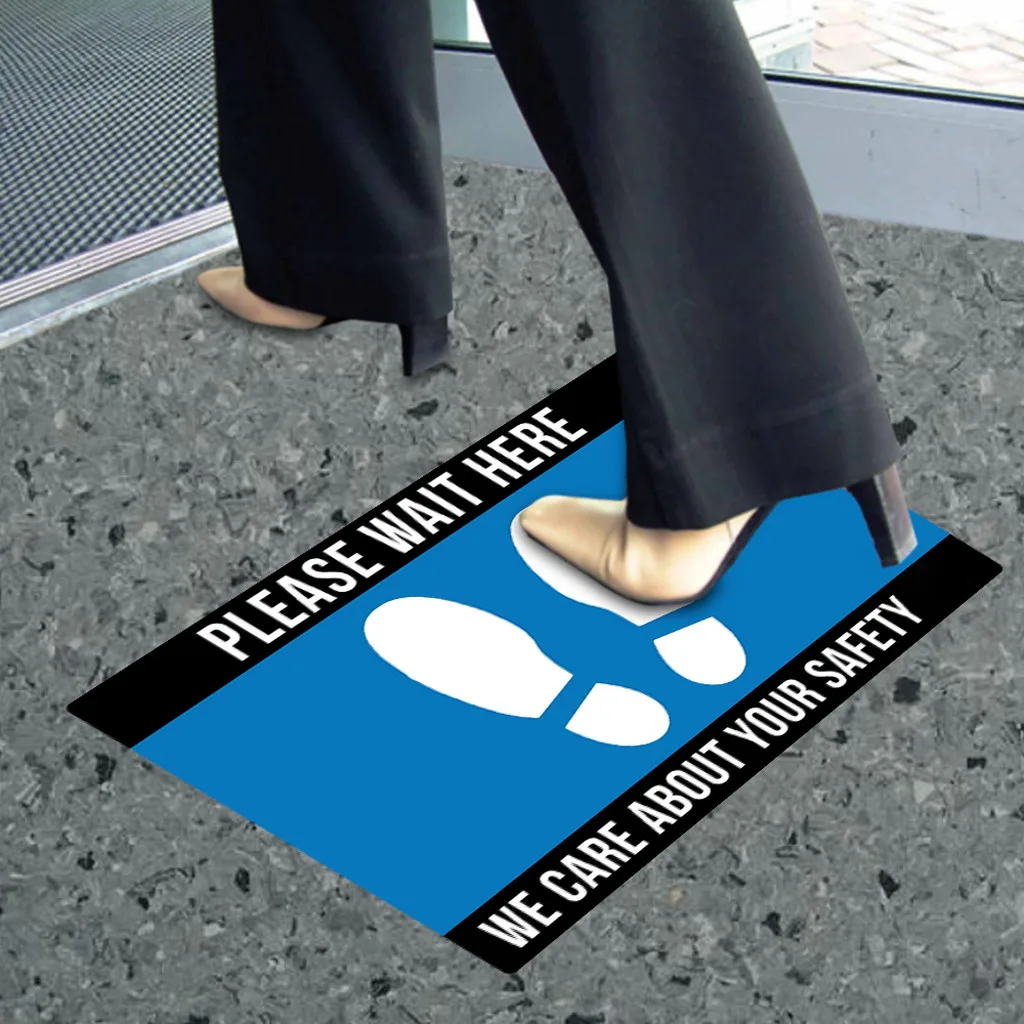 Пожалуйста не торопитесь стоять здесь держите 6 футов между расстояниями маркер