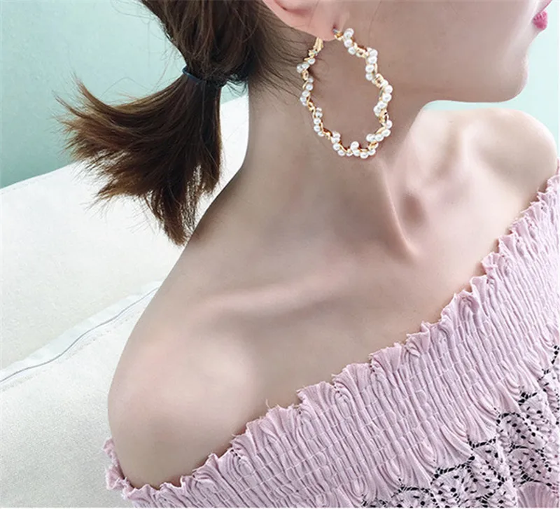 Серьги SexeMara 2019 New Statement Simulated Pearl Wrap Big Circle для женщин, персонализированные модные украшения для ушей в стиле хуп, с бринками.