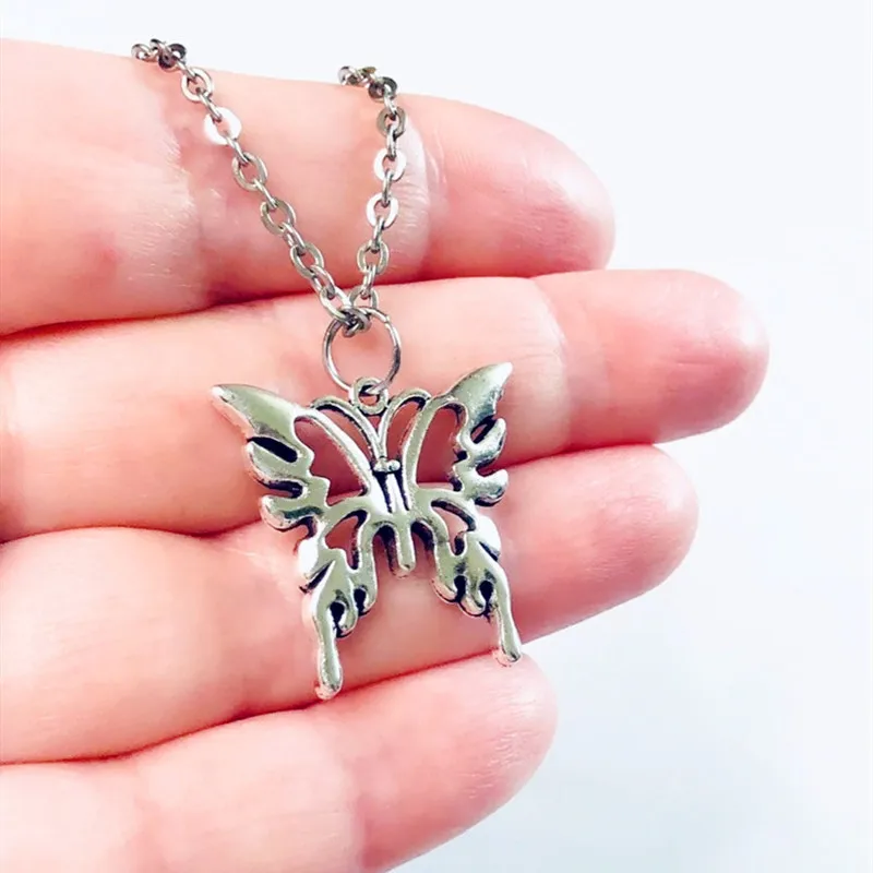 

2020 New Trendy Cute Small Animal Butterfly Pendant Necklace Women Silver Color Butterfly Choker Necklace Goth Gothic Girl Chain