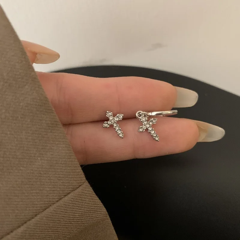 

Punk Rhinestone Cute Cross Earrings for Women Fashion Crystal Asymmetric Dangle Earrings Party Wedding Jewelry Girls Gift
