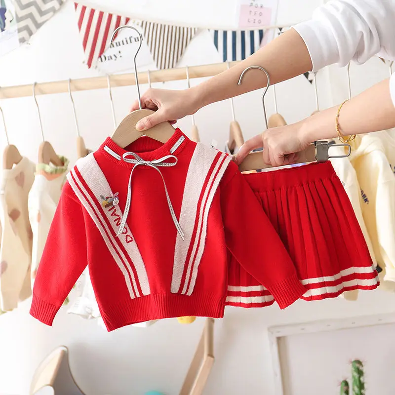 Костюм детский весенний из двух предметов свитер и короткое платье для девочек |