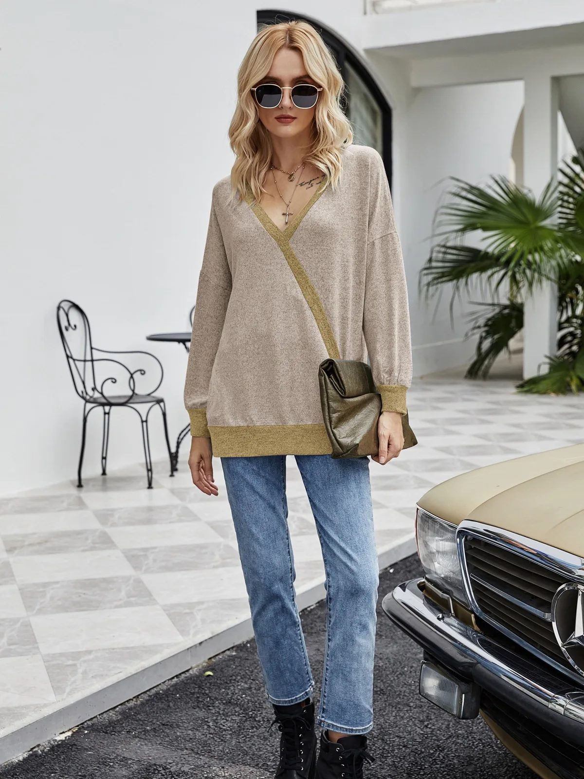

2020 Spring and Autumn Fashion New Sweatshirt Women's T-shirt Large Size Sexy V-neck Solid Color Long Sleeve Pocket Loose Top