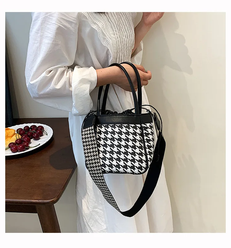 

Causal Leisure Bucket Handbags For Women Designer Grid Big Capacity Shoulder Armpit Bolsas Fashion Female Woven Tote Purses